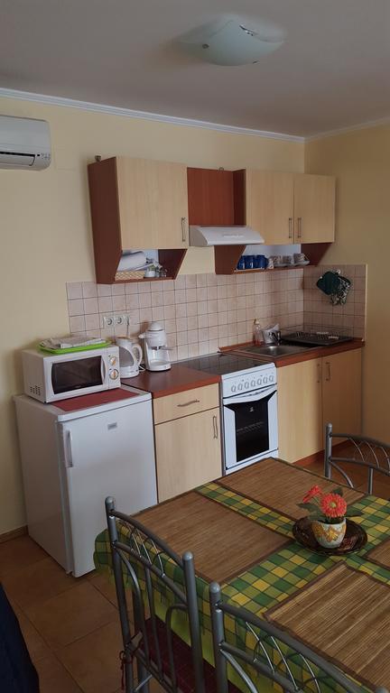 Okker Apartman Gyula Exterior foto