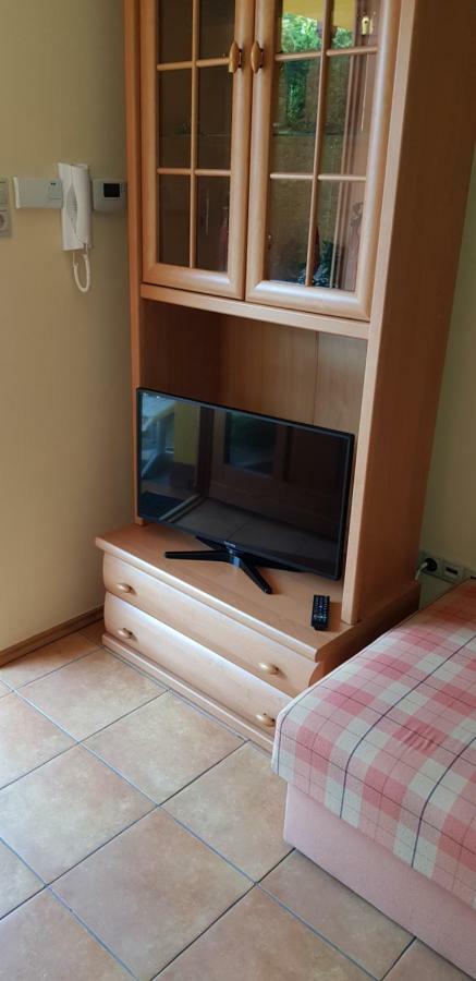 Okker Apartman Gyula Exterior foto